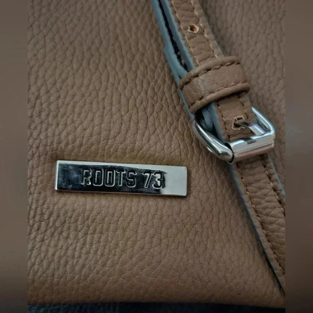 Roots 73 100% Pebbled  Leather Crossbody Bag Purse Beige Silver Hardware Sz OS - Picture 9 of 10